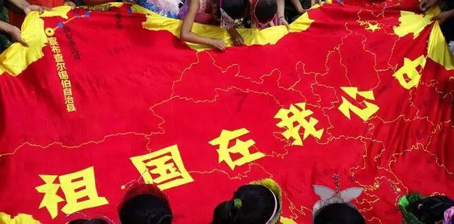 轿车司机高速突发疾病 呼吸急促表情痛苦 收费员暖心安抚救助
